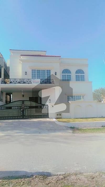 Brand New Luxury Design Sunface Double Storey House For Rent