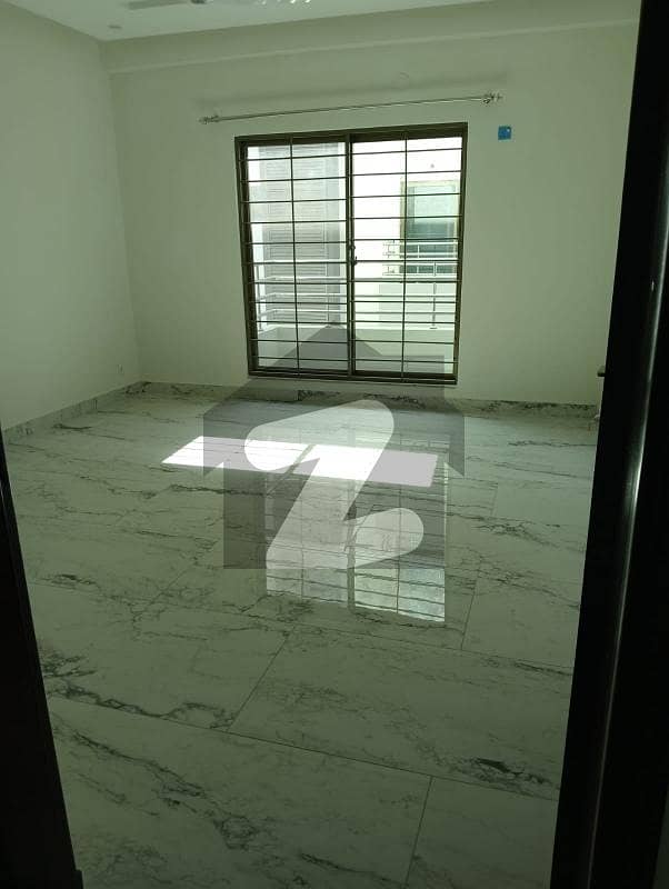 10 Marla Flat Available For Rent In Askari 11 - Sector D