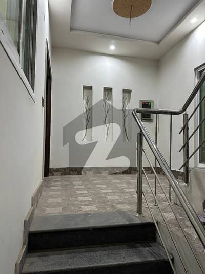ایڈن ایگزیکٹو ایکسٹینشن ایڈن گارڈنز,فیصل آباد میں 5 کمروں کا 5 مرلہ مکان 2.15 کروڑ میں برائے فروخت۔