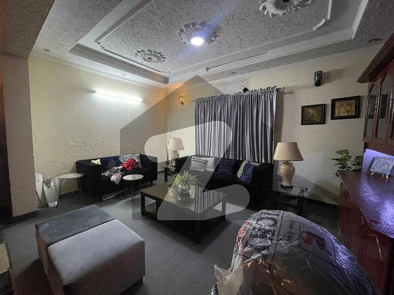کالج روڈ لاہور میں 5 کمروں کا 6 مرلہ مکان 2.0 کروڑ میں برائے فروخت۔