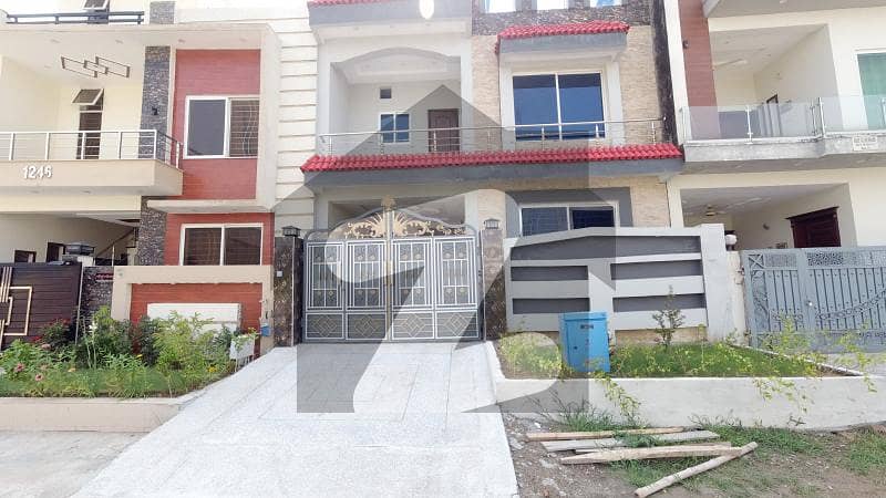 HOUSE AVAILABLE FOR SALE C-1 SIZE 5 MARLA IN MULTI GARDENS B-17 ISLAMABAD