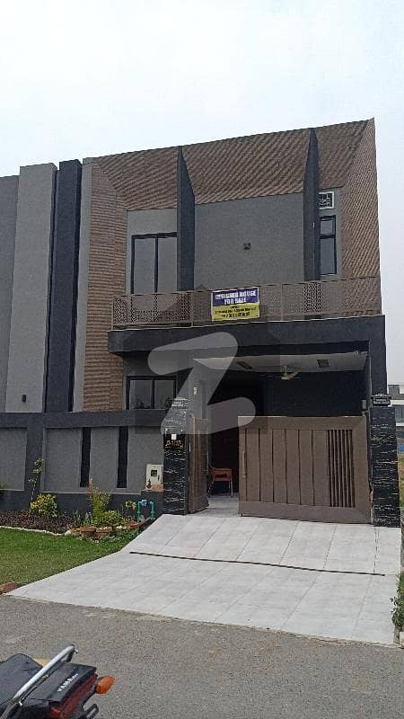 ڈی ایچ اے 9 ٹاؤن ڈیفنس (ڈی ایچ اے),لاہور میں 3 کمروں کا 5 مرلہ مکان 2.2 کروڑ میں برائے فروخت۔