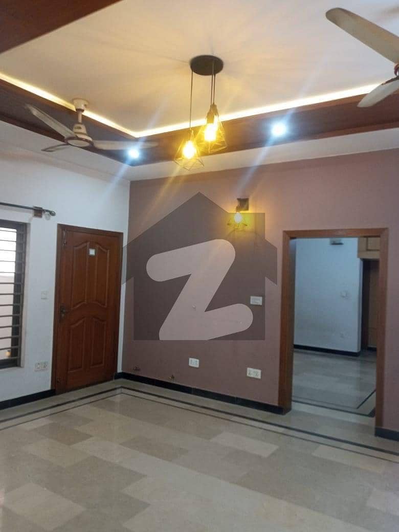 ایم پی سی ایچ ایس ۔ ملٹی گارڈنز بی ۔ 17,اسلام آباد میں 5 کمروں کا 10 مرلہ مکان 1.0 لاکھ میں کرایہ پر دستیاب ہے۔