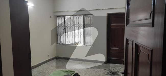 آئی ۔ 10 اسلام آباد میں 4 کمروں کا 6 مرلہ مکان 3.3 کروڑ میں برائے فروخت۔