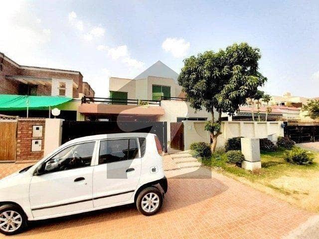 ڈی ایچ اے فیز 4 ڈیفنس (ڈی ایچ اے),لاہور میں 5 کمروں کا 1 کنال مکان 2.4 لاکھ میں کرایہ پر دستیاب ہے۔