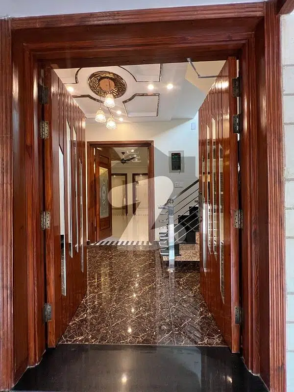10 Marla Luxury House For Sale in Overseas A Block Bahria Town Lahore