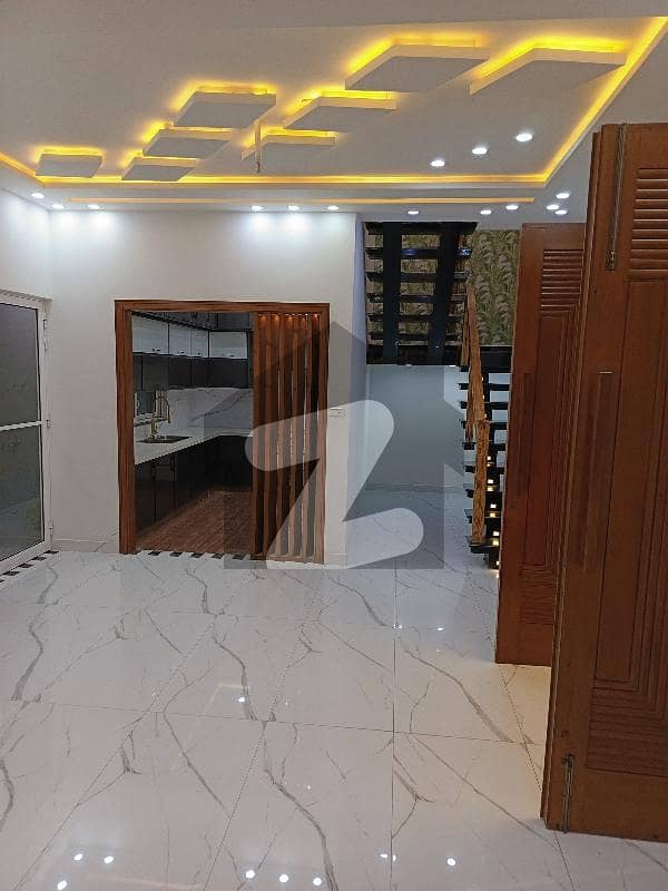 ماڈل سٹی ون کینال روڈ,فیصل آباد میں 3 کمروں کا 5 مرلہ مکان 1.7 کروڑ میں برائے فروخت۔