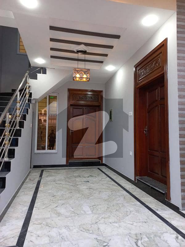 بی ۔ 17 اسلام آباد میں 6 کمروں کا 5 مرلہ مکان 1.85 کروڑ میں برائے فروخت۔