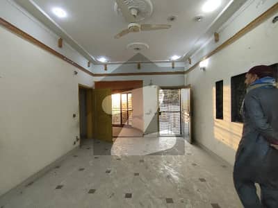 الفیصل ٹاؤن لاہور میں 2 کمروں کا 10 مرلہ بالائی پورشن 40.0 ہزار میں کرایہ پر دستیاب ہے۔