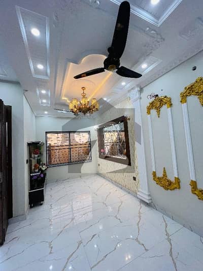 گرین ٹاؤن سیکٹر ڈی 2 لاہور میں 5 کمروں کا 5 مرلہ مکان 60.0 ہزار میں کرایہ پر دستیاب ہے۔