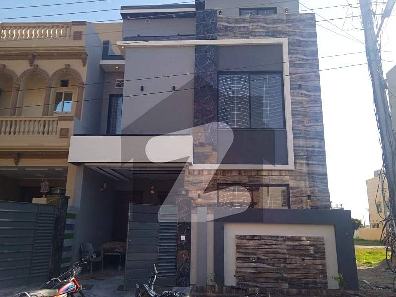 5 MARLA TRIPLE-STORY HOUSE AVAILABLE FOR SALE IN TARIQ GARDENS