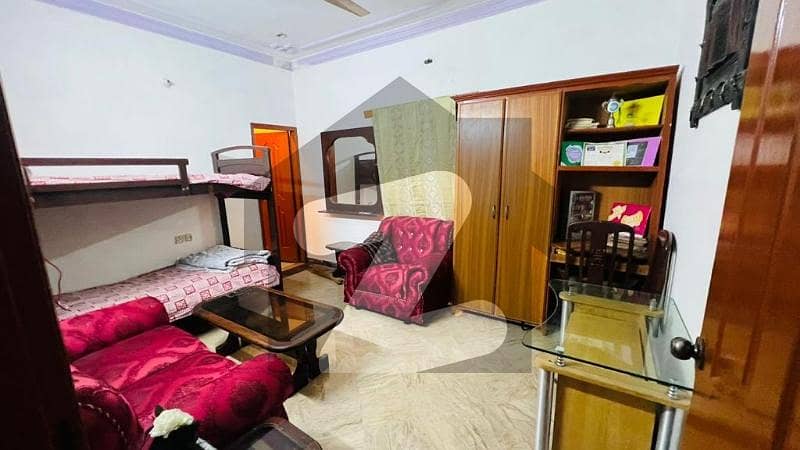 سبزہ زار سکیم ۔ بلاک کے سبزہ زار سکیم,لاہور میں 5 کمروں کا 10 مرلہ مکان 3.3 کروڑ میں برائے فروخت۔