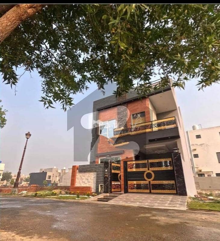 لیک سٹی - سیکٹر M7 - بلاک اے لیک سٹی ۔ سیکٹرایم ۔ 7,لیک سٹی,رائیونڈ روڈ,لاہور میں 6 کمروں کا 7 مرلہ مکان 3.3 کروڑ میں برائے فروخت۔