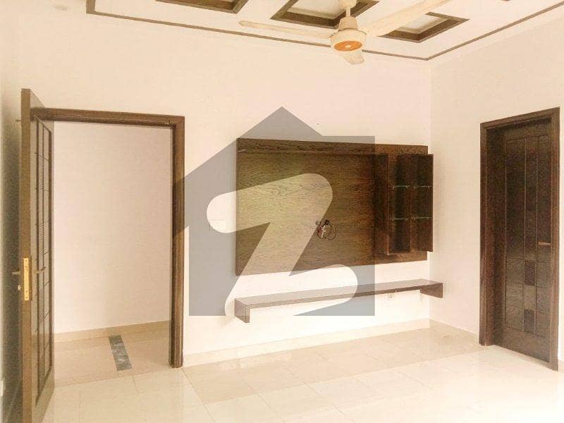 ڈی ایچ اے فیز 6 ڈیفنس (ڈی ایچ اے),لاہور میں 2 کمروں کا 1 کنال بالائی پورشن 80.0 ہزار میں کرایہ پر دستیاب ہے۔