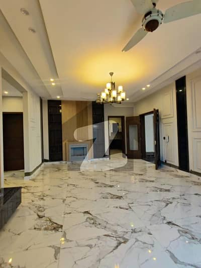 ایل ڈی اے ایوینیو ۔ بلاک ایچ ایل ڈی اے ایوینیو,لاہور میں 4 کمروں کا 1 کنال مکان 4.05 کروڑ میں برائے فروخت۔