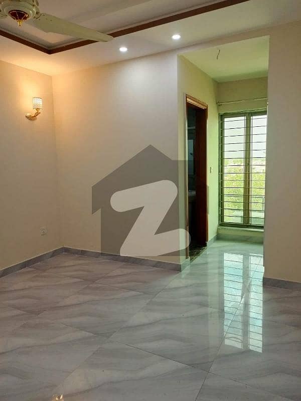 بحریہ ٹاؤن لاہور میں 3 کمروں کا 5 مرلہ مکان 65.0 ہزار میں کرایہ پر دستیاب ہے۔