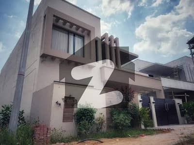 Exquisite Luxury Living: 272 Sq Yards Villa for Sale in Bahria Town Karachi's Precinct 1