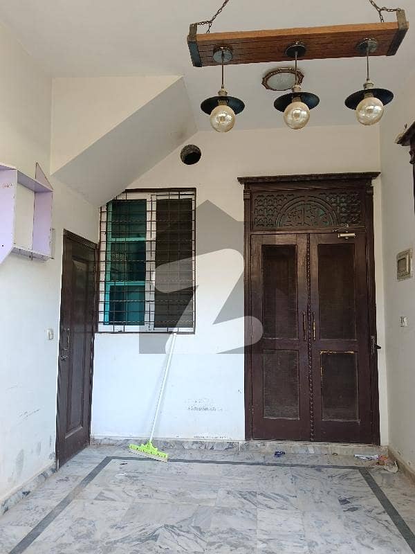 پارک روڈ اسلام آباد میں 2 کمروں کا 5 مرلہ مکان 35.0 ہزار میں کرایہ پر دستیاب ہے۔