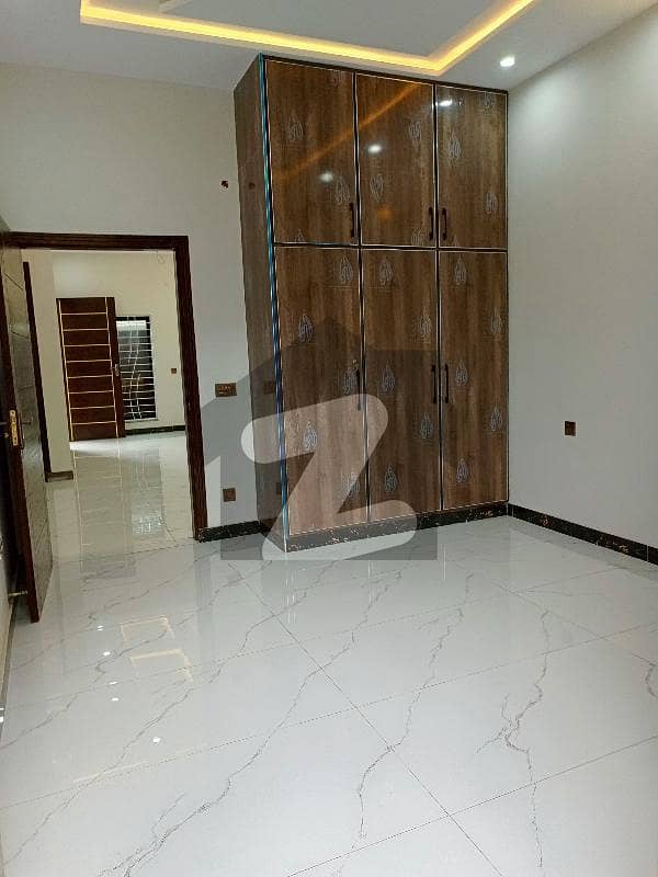 5 maral ground floor for rent with gas brand new