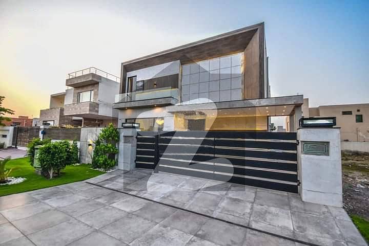 01 KANAL LUXE & REGAL HOUSE FOR SALE IN DHA PHASE 7 BLOCK Z2