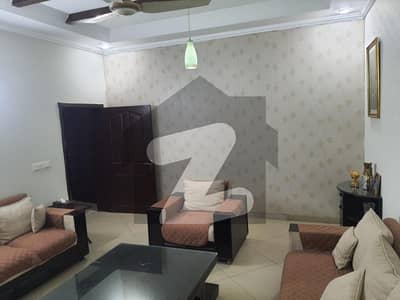 الفلاح ٹاؤن لاہور میں 5 کمروں کا 10 مرلہ مکان 3.3 کروڑ میں برائے فروخت۔