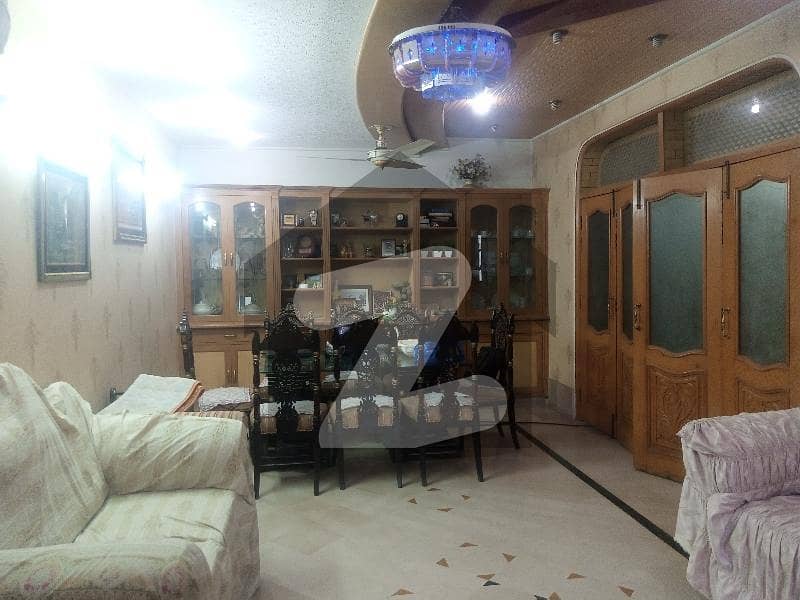 جوہر ٹاؤن فیز 2 جوہر ٹاؤن,لاہور میں 6 کمروں کا 12 مرلہ مکان 7.9 کروڑ میں برائے فروخت۔