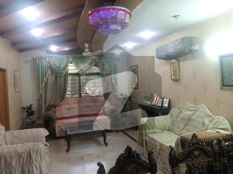 جوہر ٹاؤن فیز 2 جوہر ٹاؤن,لاہور میں 6 کمروں کا 12 مرلہ مکان 7.0 کروڑ میں برائے فروخت۔