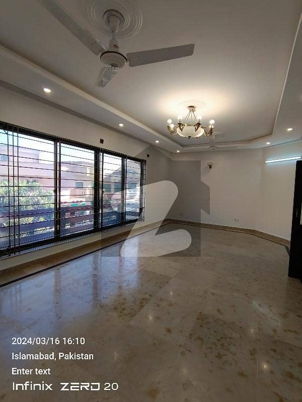 E11/3 Mind Blowing Location What A Outstanding Upper Portion For Rent