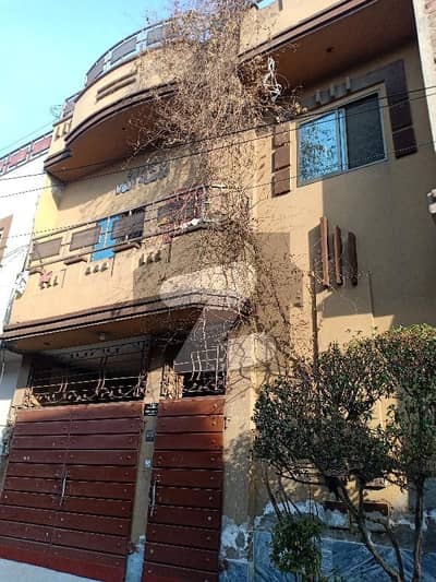 ستیانہ روڈ فیصل آباد میں 3 کمروں کا 4 مرلہ مکان 1.25 کروڑ میں برائے فروخت۔