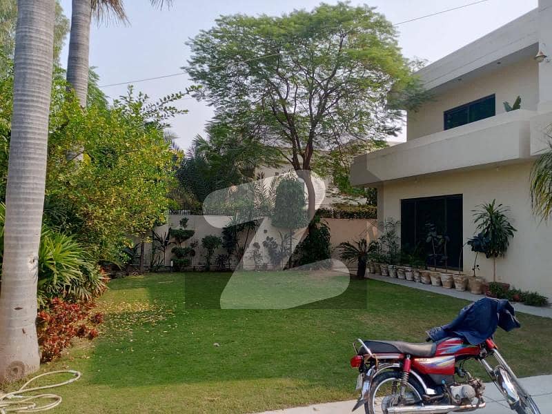 پی آئی اے ہاؤسنگ سکیم لاہور میں 8 کمروں کا 2 کنال مکان 3.5 لاکھ میں کرایہ پر دستیاب ہے۔