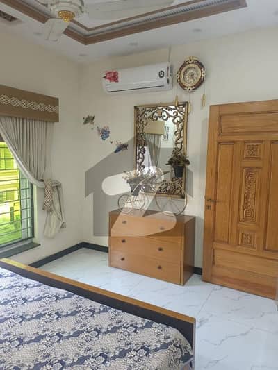 بحریہ ٹاؤن سیکٹر B بحریہ ٹاؤن,لاہور میں 5 کمروں کا 8 مرلہ مکان 3.25 کروڑ میں برائے فروخت۔
