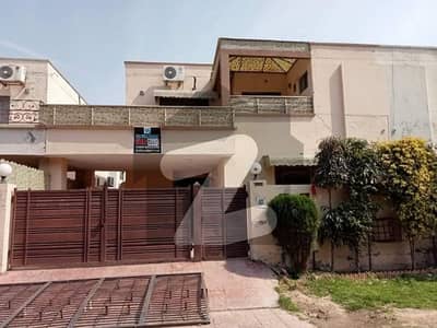پنجاب کوآپریٹو ہاؤسنگ سوسائٹی لاہور میں 4 کمروں کا 10 مرلہ مکان 3.1 کروڑ میں برائے فروخت۔