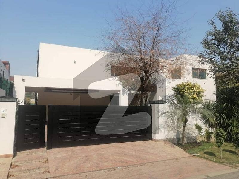 1 kanal bungalow for sale at prime location
