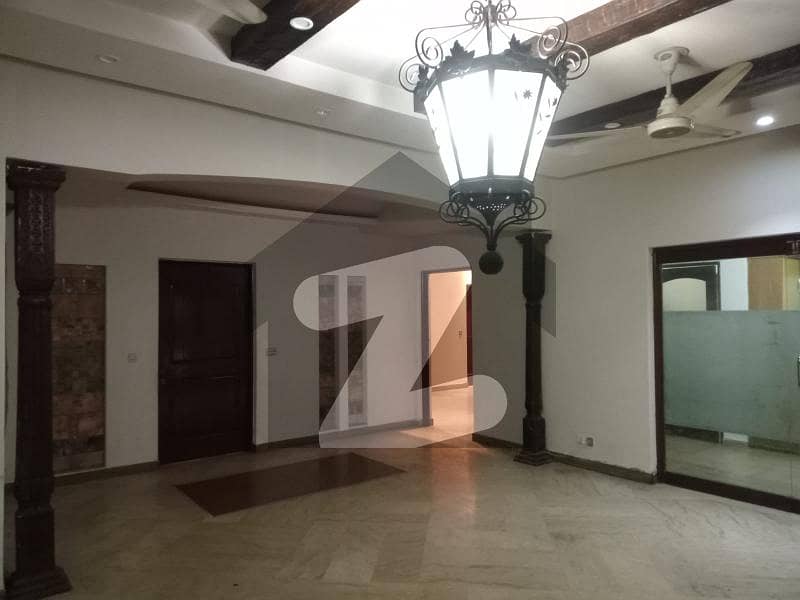 ڈی ایچ اے فیز 4 ڈیفنس (ڈی ایچ اے),لاہور میں 5 کمروں کا 1 کنال مکان 8.25 کروڑ میں برائے فروخت۔