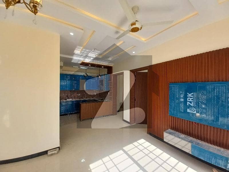 فیصل ٹاؤن - ایف ۔ 18 اسلام آباد میں 5 کمروں کا 5 مرلہ مکان 2.5 کروڑ میں برائے فروخت۔