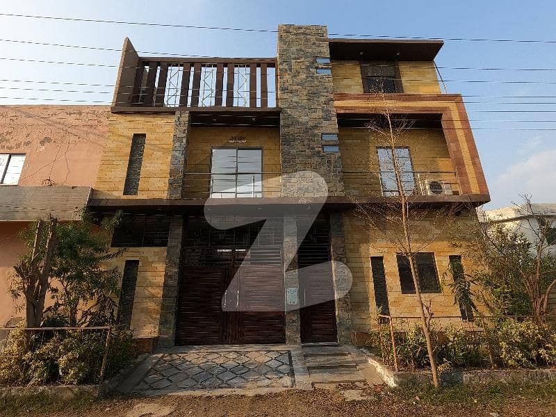 ایلیٹ ٹاؤن لاہور میں 5 کمروں کا 10 مرلہ مکان 1.75 کروڑ میں برائے فروخت۔