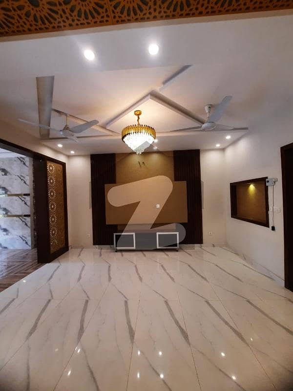 بحریہ ٹاؤن سیکٹر B بحریہ ٹاؤن,لاہور میں 2 کمروں کا 8 مرلہ بالائی پورشن 36.0 ہزار میں کرایہ پر دستیاب ہے۔