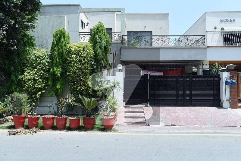 پنجاب کوآپریٹو ہاؤسنگ سوسائٹی لاہور میں 4 کمروں کا 10 مرلہ مکان 3.15 کروڑ میں برائے فروخت۔
