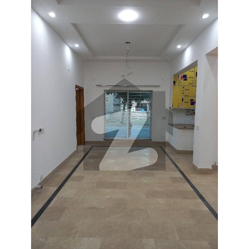 بحریہ آرچرڈ لاہور میں 4 کمروں کا 8 مرلہ مکان 60.0 ہزار میں کرایہ پر دستیاب ہے۔