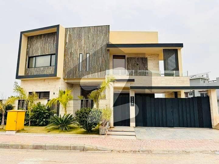 بحریہ ٹاؤن فیز 8 بحریہ ٹاؤن راولپنڈی,راولپنڈی میں 4 کمروں کا 13 مرلہ مکان 5.85 کروڑ میں برائے فروخت۔