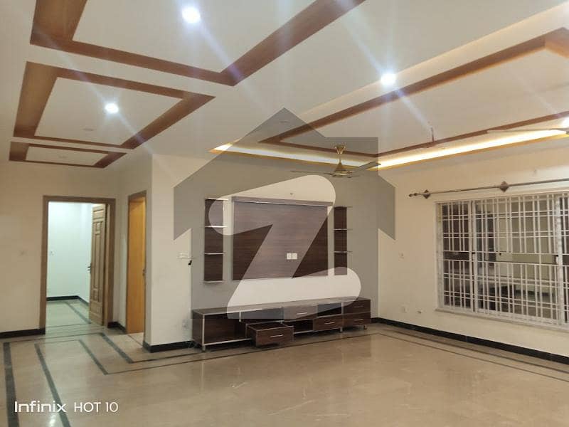 ڈی ۔ 17 اسلام آباد میں 9 کمروں کا 14 مرلہ مکان 5.0 کروڑ میں برائے فروخت۔