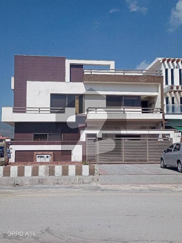 14 Marla Neet & Clen Beautiful House Upper Portion Available For Rent InD12 Property Nice Location At Maine Double Road