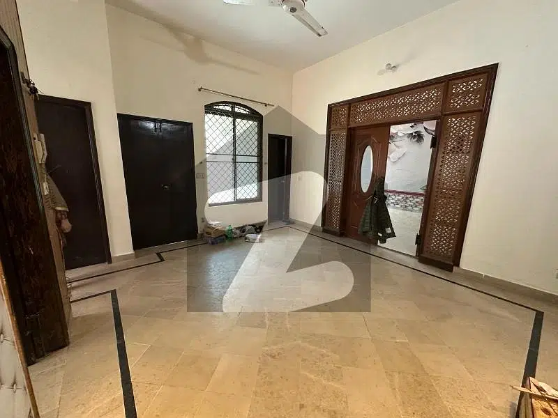 House For Grabs In 10 Marla Marghzar Officers Colony