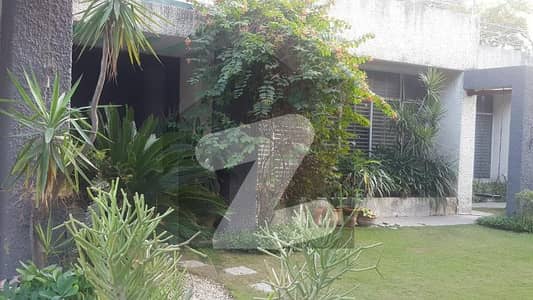 عابد مجید روڈ کینٹ,لاہور میں 4 کمروں کا 3 کنال مکان 5.0 لاکھ میں کرایہ پر دستیاب ہے۔
