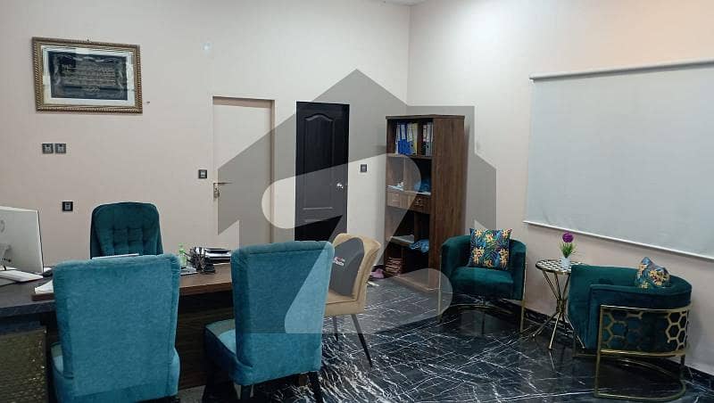 FURNISHED OFFICE IS AVAILABLE ON THE RENT INTHE COMMERRICAL BUILDING AT SHAHR E FAISAL karachi