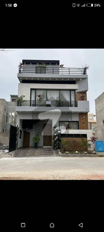 Double story big house for rent in city Villa