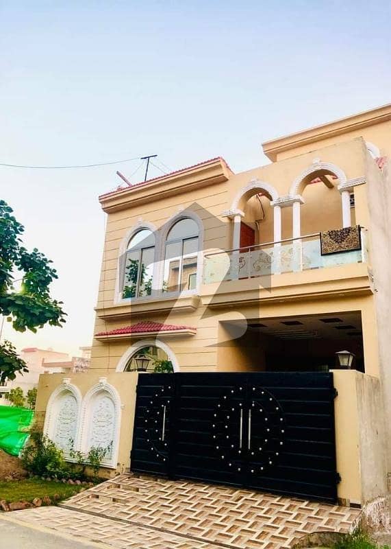 بینکرز کوآپریٹو ہاؤسنگ سوسائٹی لاہور میں 3 کمروں کا 5 مرلہ مکان 1.65 کروڑ میں برائے فروخت۔