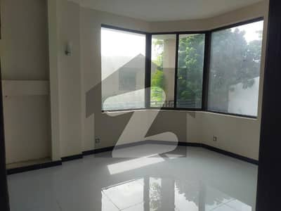 12 MARLA BRAND NEW FULL HOUSE FOR SALE IN GULBERG 3