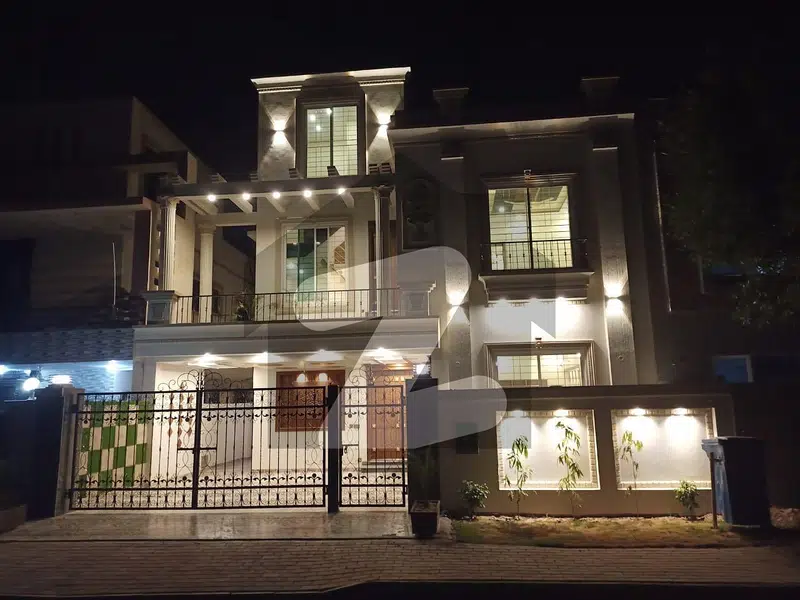 BRAND NEW 10 M HOUSE CLASSIC DESIGN IN CENTRAL DIST PHASE ONE BAHRIA ORCHARD