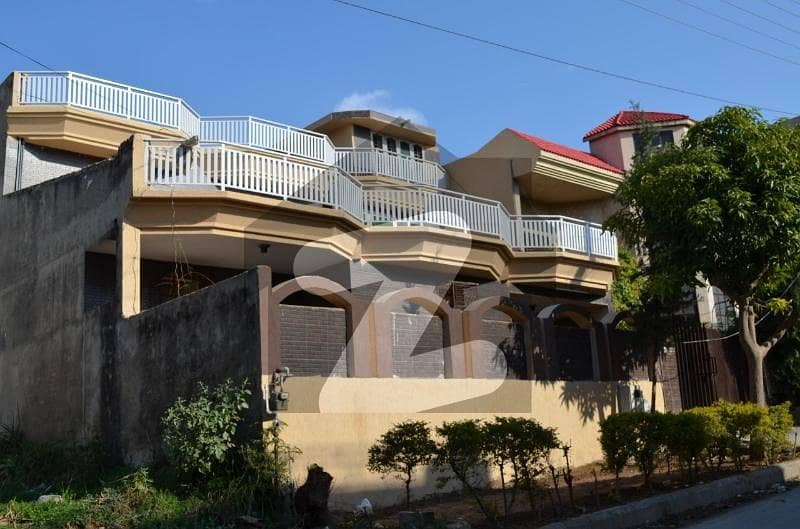 کورنگ ٹاؤن اسلام آباد میں 6 کمروں کا 14 مرلہ مکان 3.8 کروڑ میں برائے فروخت۔
